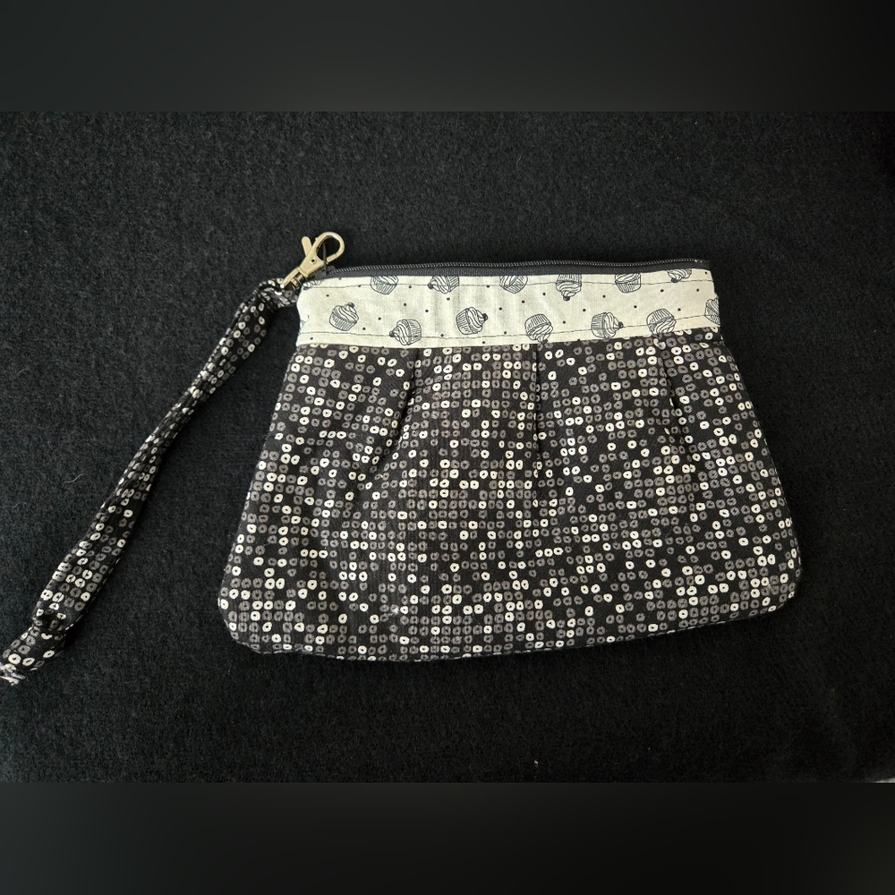 Top Notch by Design 'Vintage' Wristlet with Cupcakes and Geometric Print